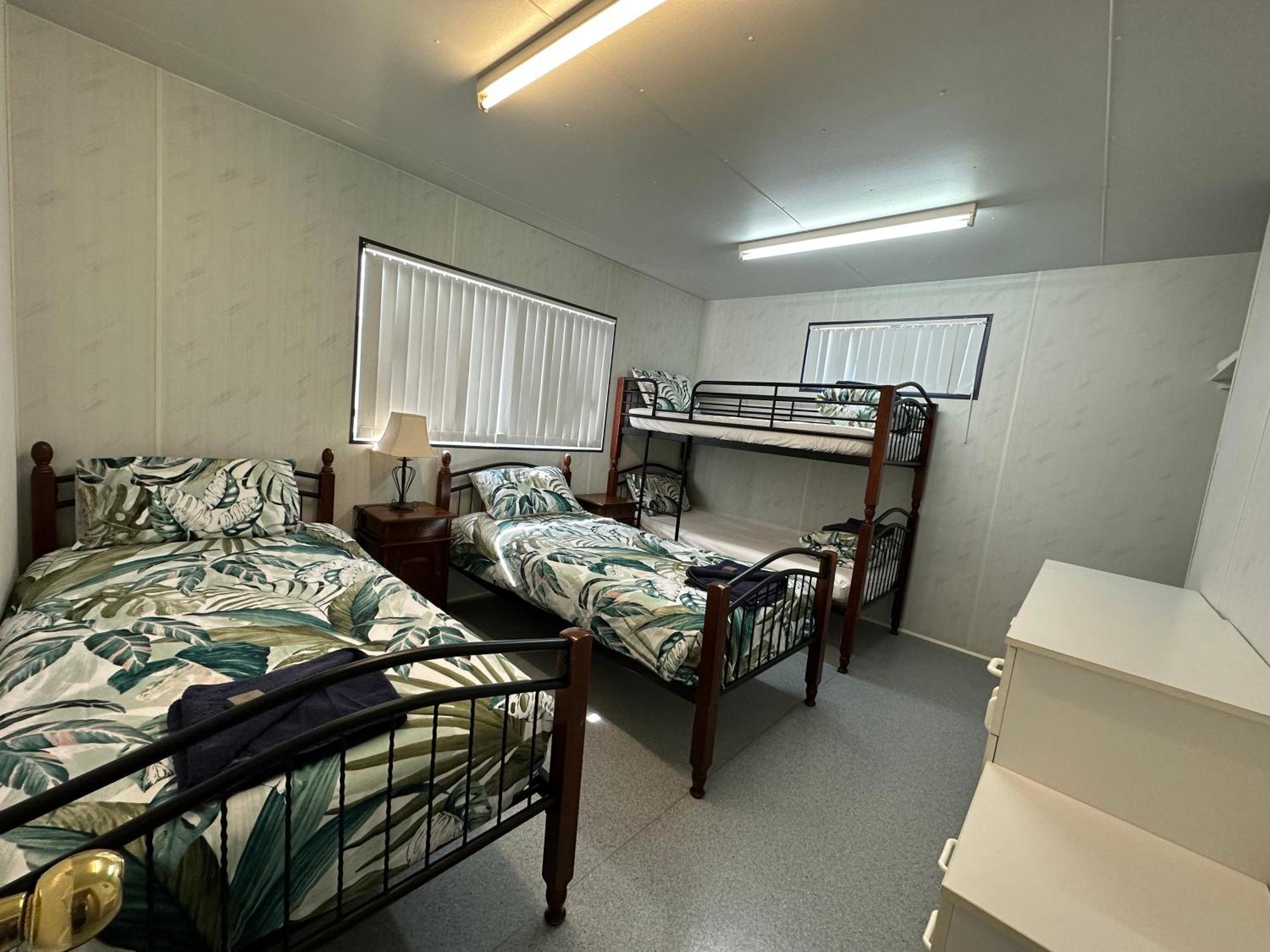 Leander Reef Holiday Park Port Denison Екстер'єр фото